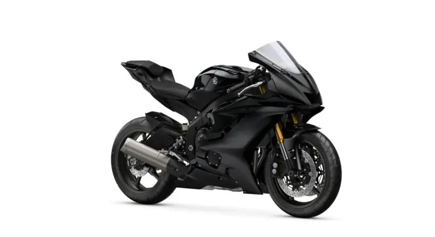 Czarny motocykl sportowy Yamaha R6, idealny do śledzenia. Sprawdź yamaha r6 dane techniczne.