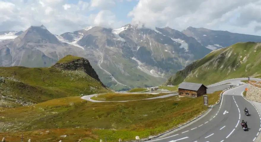 Grossglockner motocyklem: Jak pokonać 36 zakrętów Alp?