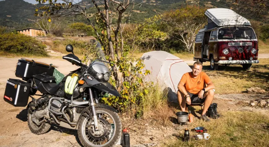 Motocyklowa wyprawa: Co zabrać? Spakuj się mądrze i bez stresu!