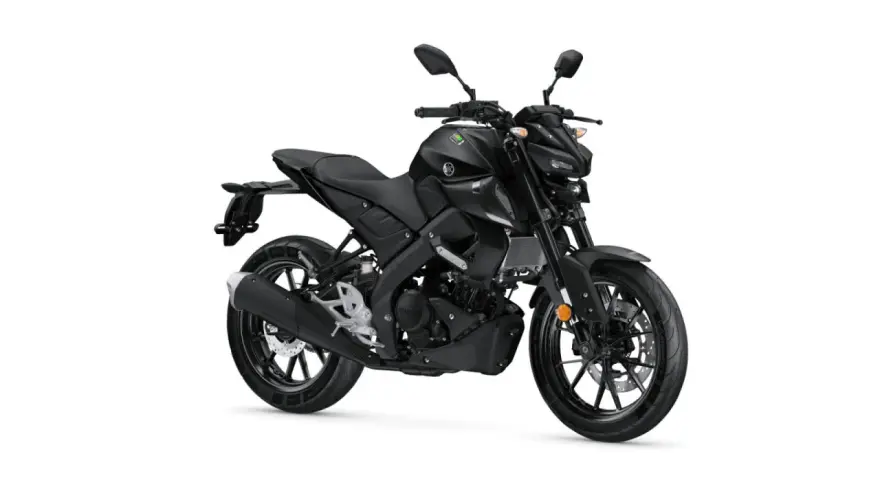 Czarny motocykl Yamaha MT-125, gotowy do jazdy, z mocnym charakterem V-max.