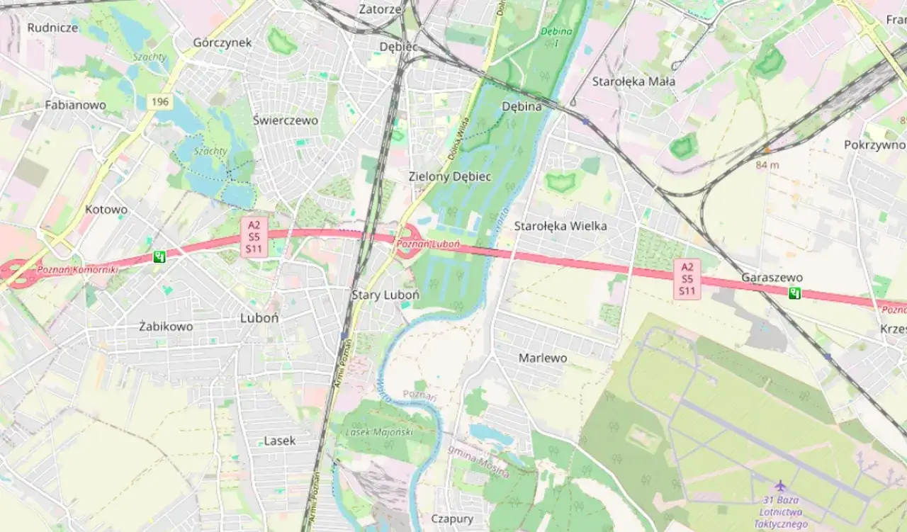 Mapa okolic Poznania z zaznaczoną autostradą A2, gdzie obowiązuje odcinkowy pomiar prędkości. Widoczne miejscowości: Luboń, Świerczewo, Garaszewo.