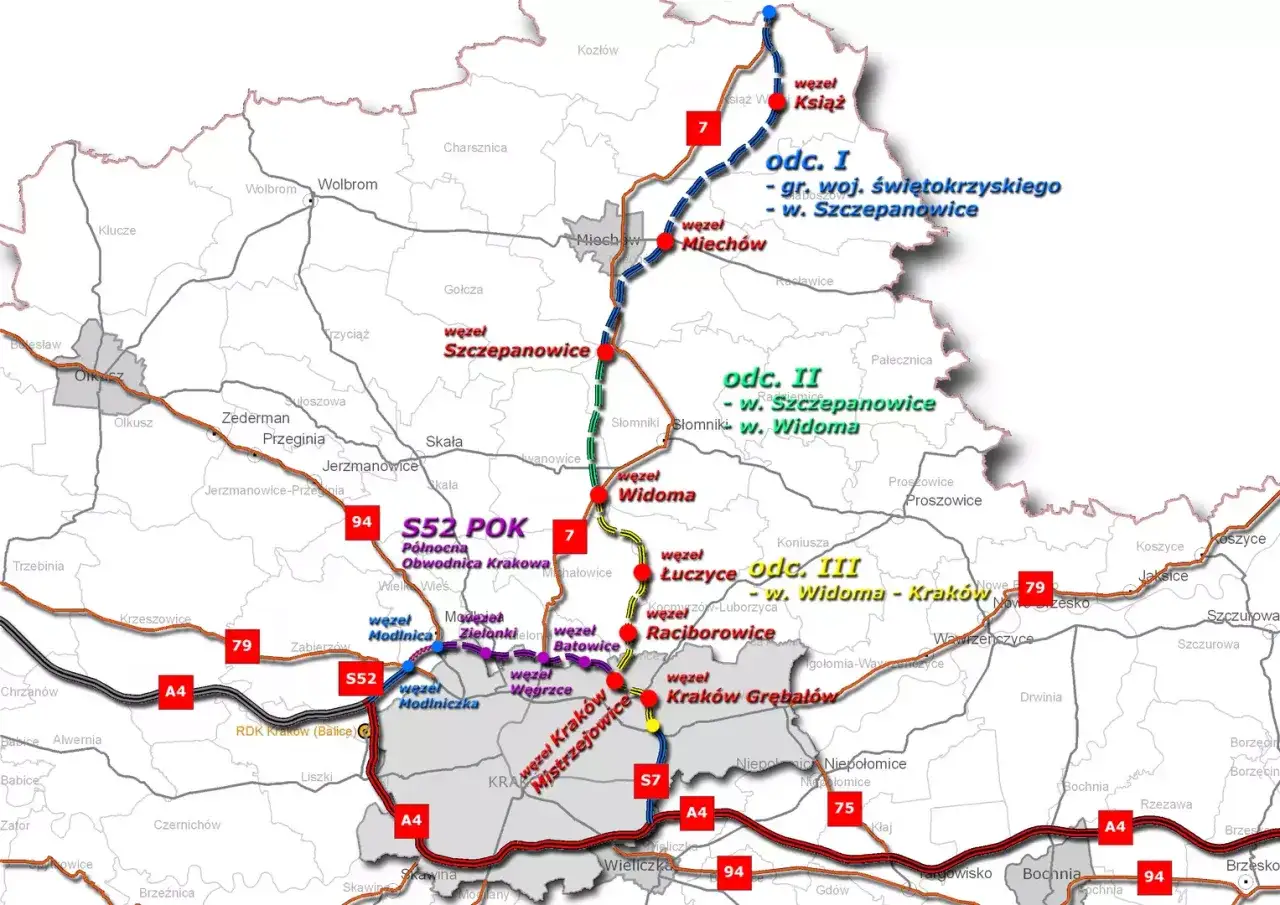 Mapa przedstawia przebieg drogi ekspresowej S7, z zaznaczonymi odcinkami, węzłami i miejscowościami.