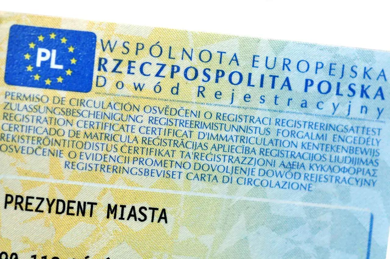 Zgubienie dowodu rejestracyjnego to problem. Dokument z napisem 
