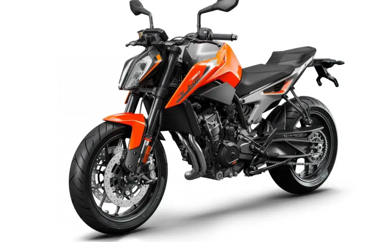 Pomarańczowo-szary KTM Duke 790, gotowy do jazdy. Sprawdź jego dane techniczne!